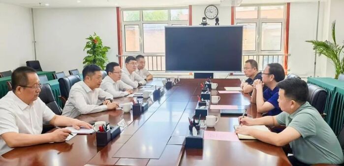 王琪一行在新疆开展商务活动